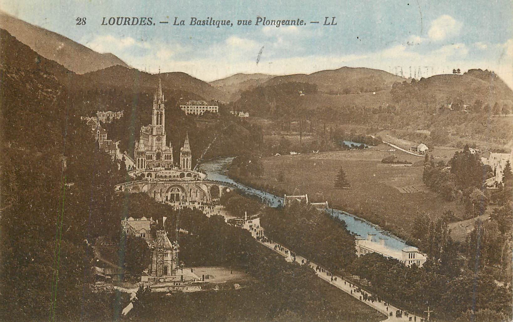 CPA Lourdes la Basilique Vue plongeante