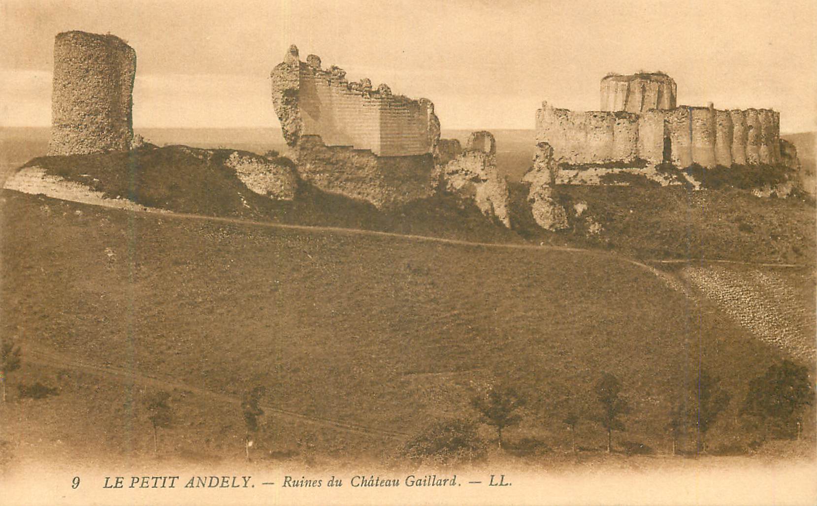 CPA Le Petit Andely Ruines du Chateau Gaillard