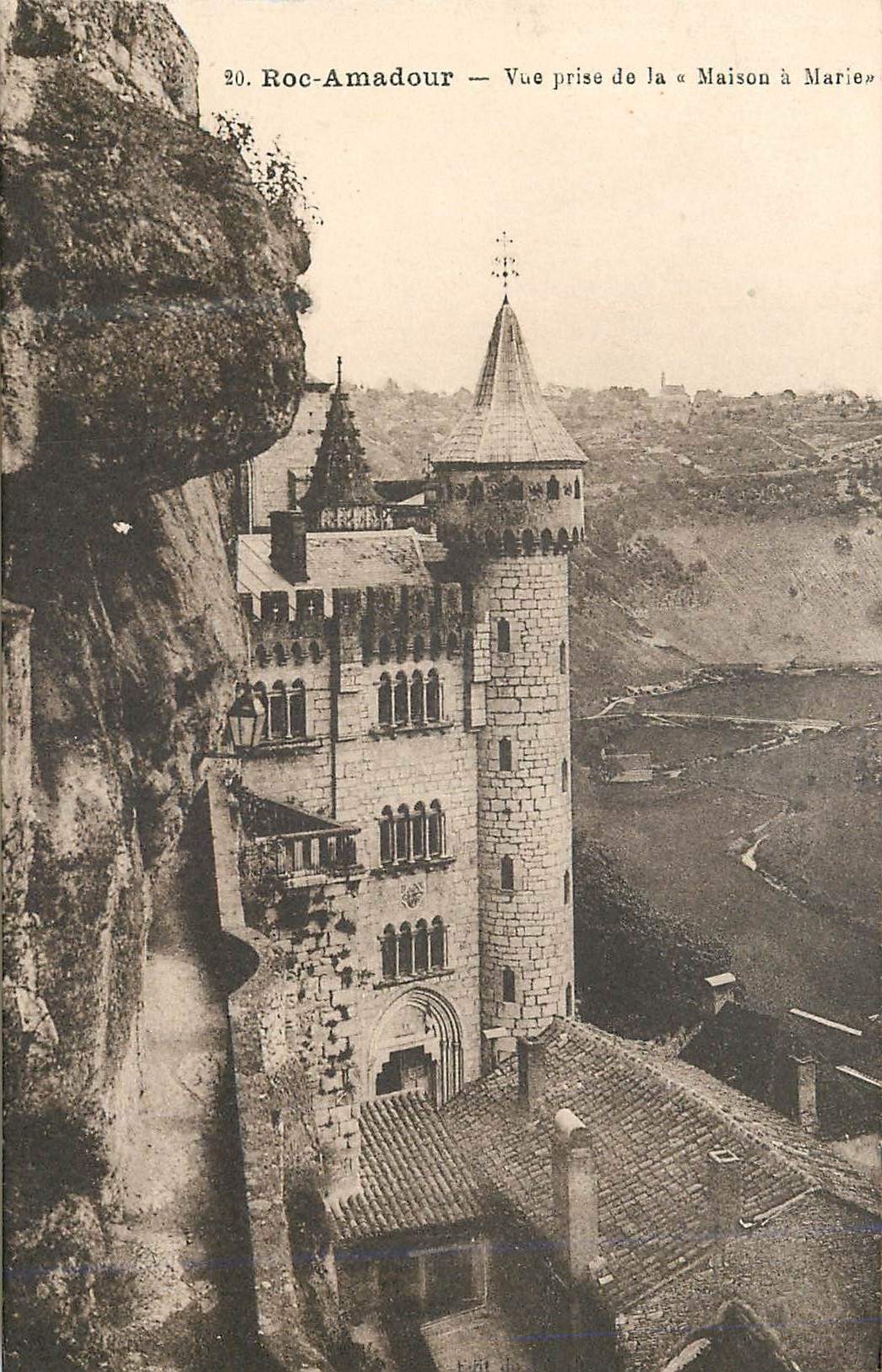 Roc-Amadour — Vue prise de la « Maison à Marie » — A. Thiriat et H. Basuyau, Toulouse