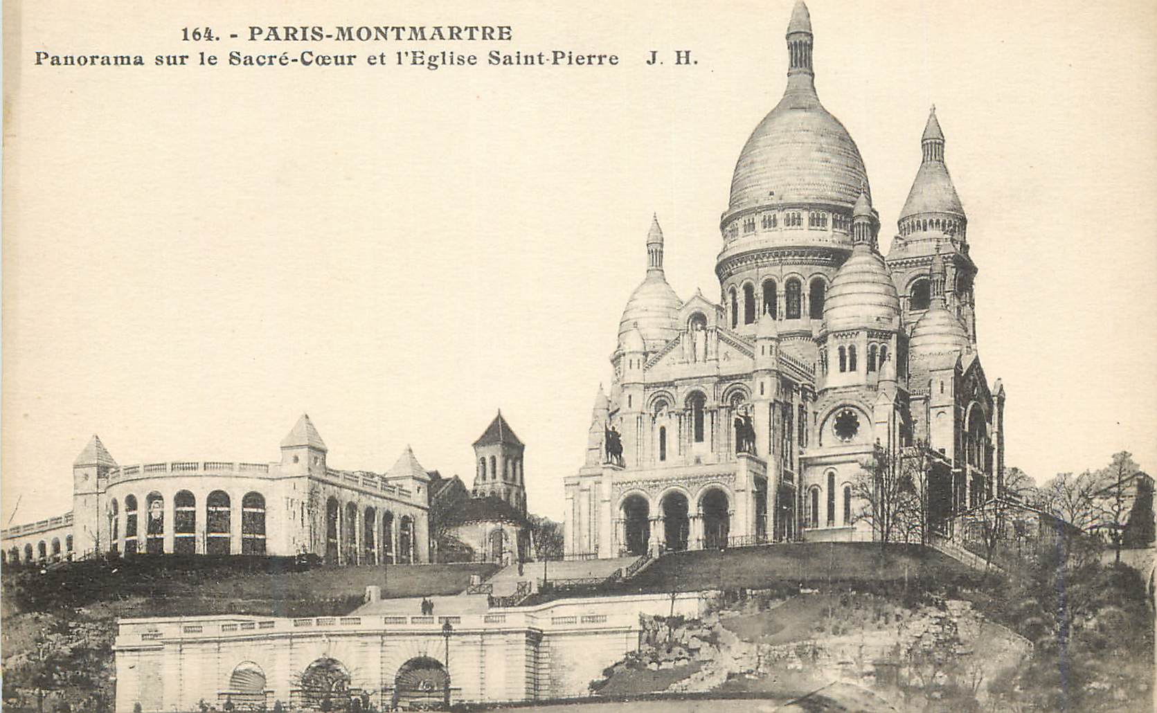 CPA Paris Montmartre Panorama sur le Sacre Coeur et l'Eglise Saint Pierre