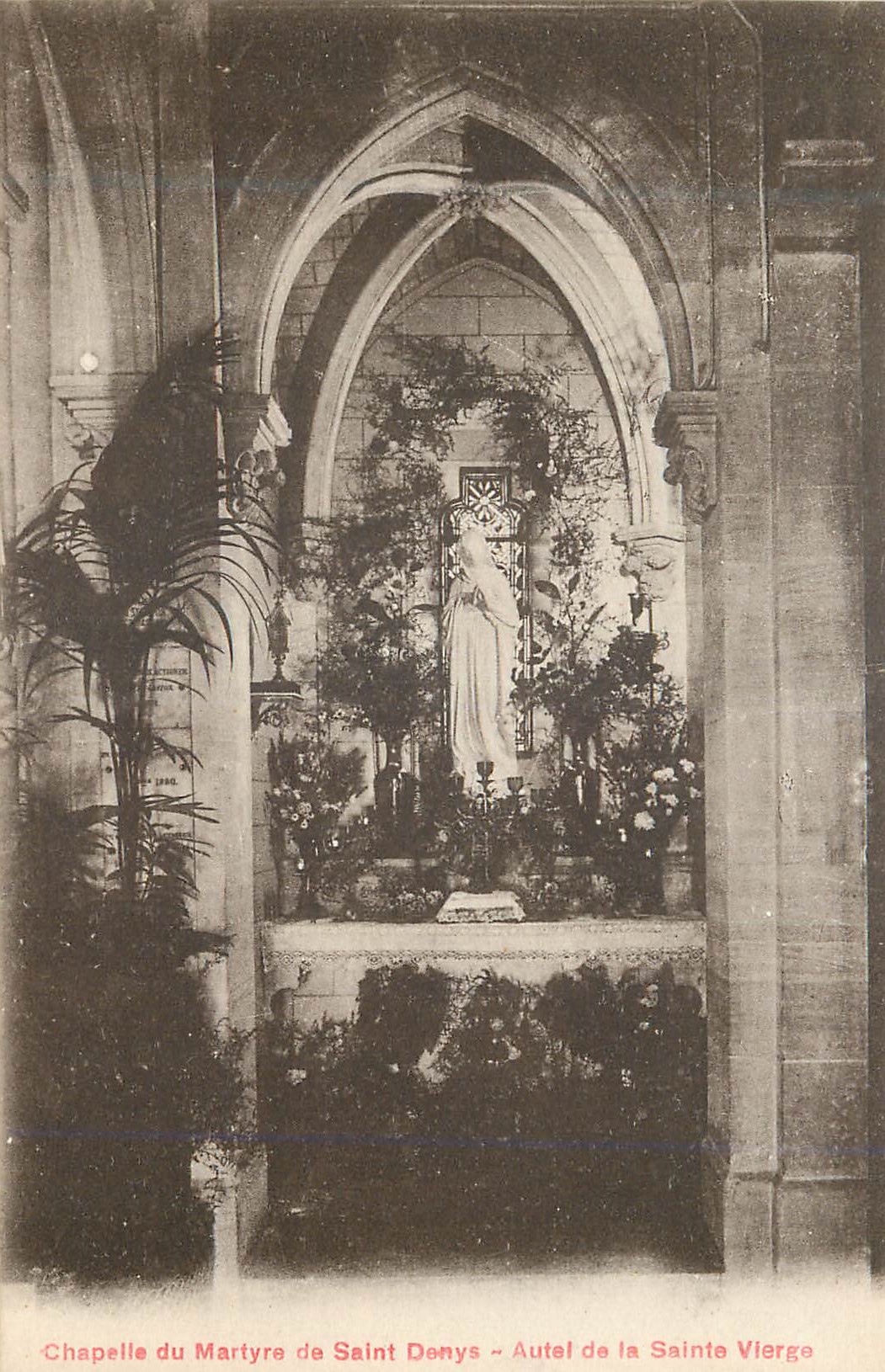 CPA Chapelle du Martyre de Saint Denys Autel de la Sainte Vierge