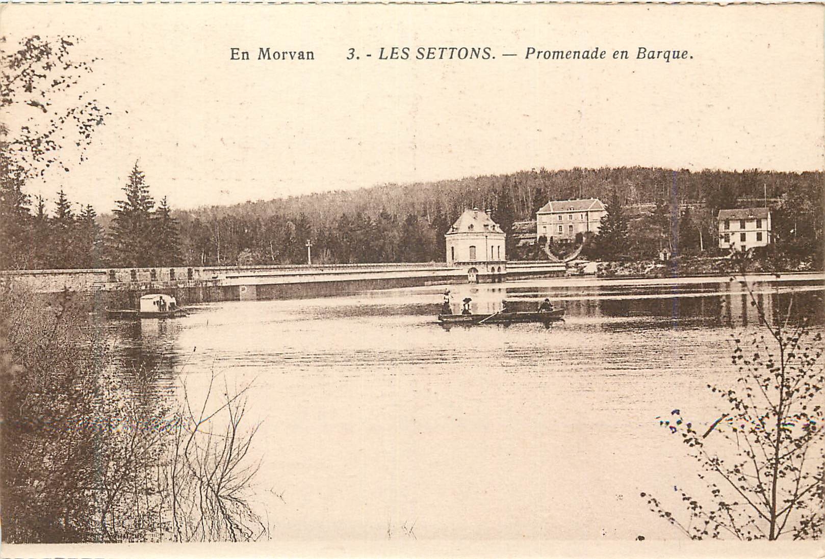 CPA En Morvan les Settons Promenade en Barque