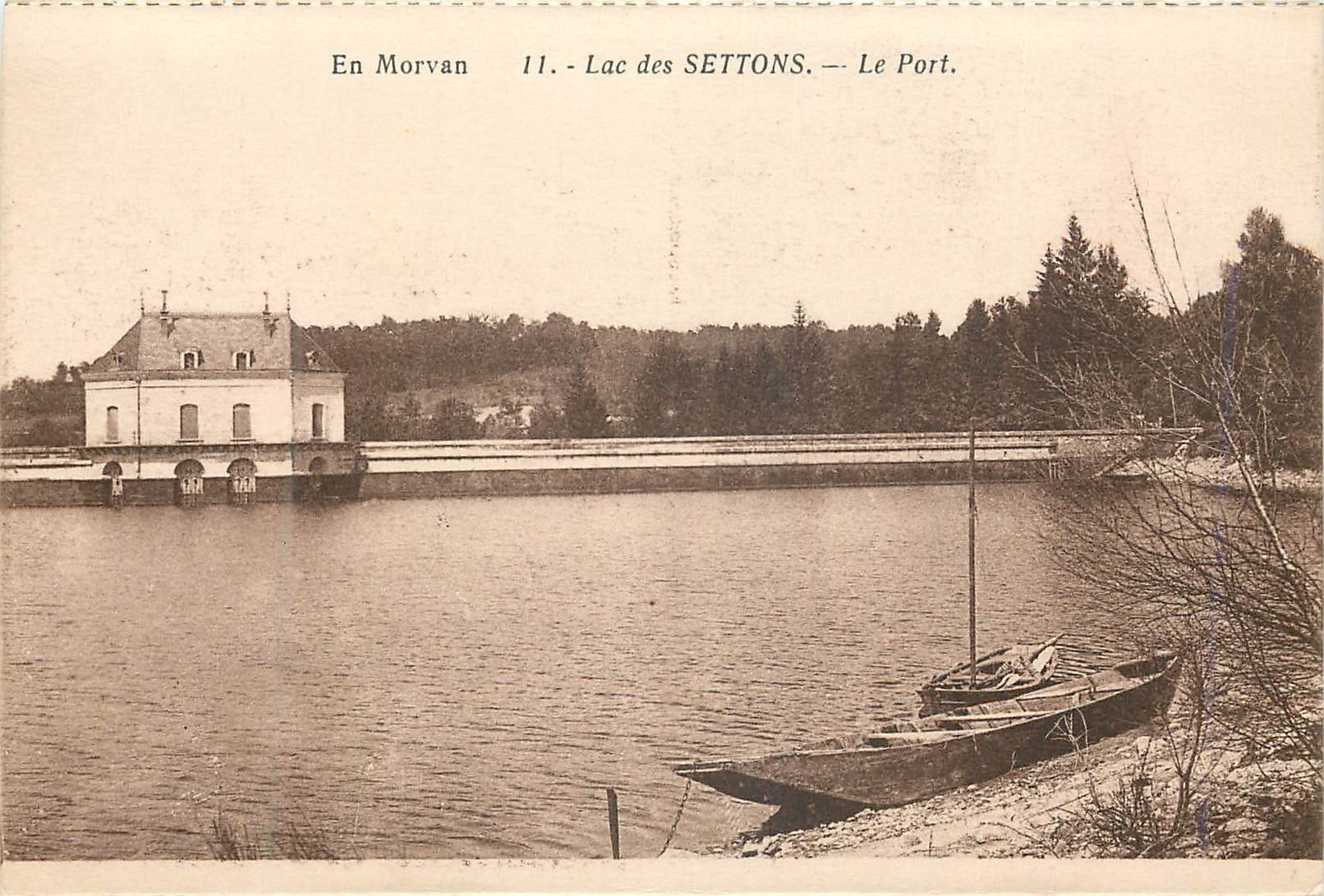 CPA En Morvan Lac des Settons le Port