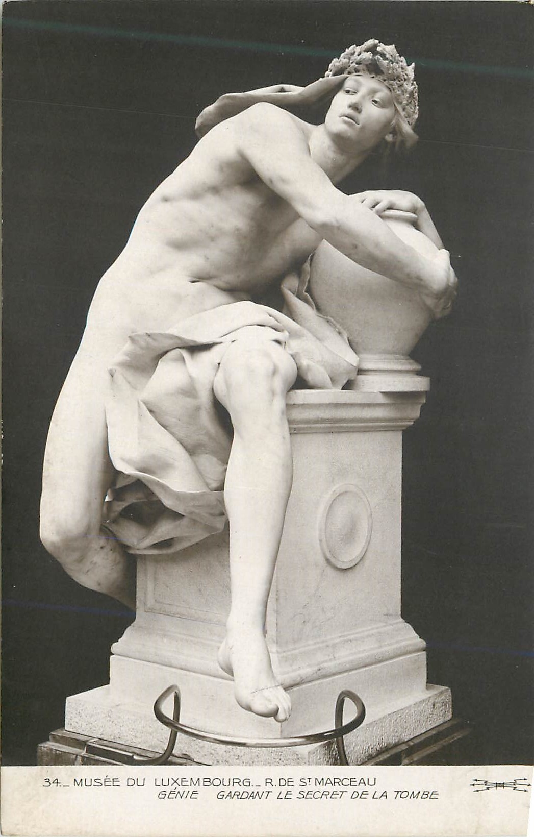 CPA Musee de Luxembourg R de St Marceau Genie Gardant le Secret de la Tombe