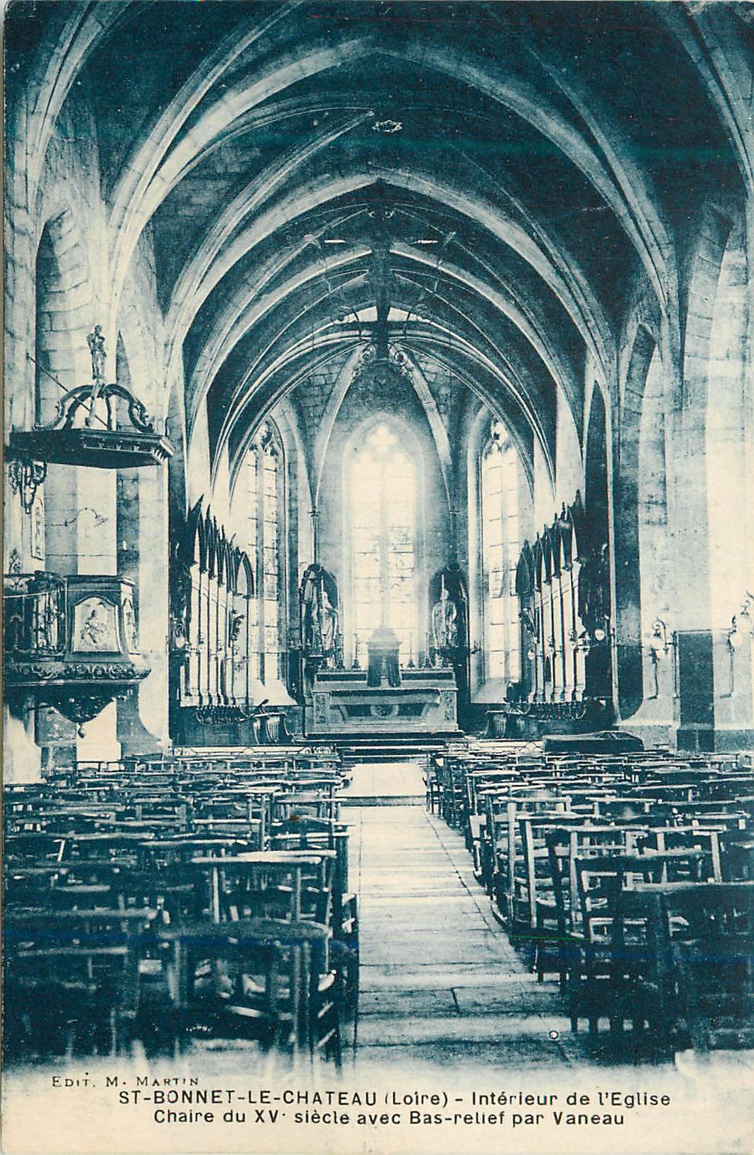 CPA St Bonnet Le Chateau (Loire) Interieur de l'Eglise Chaire du XVe Siecle avec Bas Relief par Vaneau
