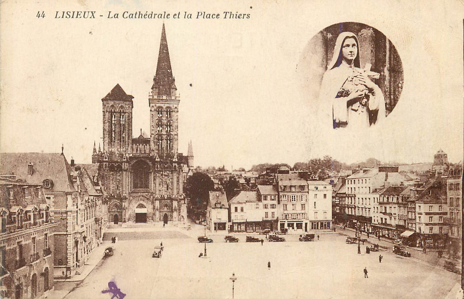 CPA Lisieux La Cathedrale et la Place Thiers
