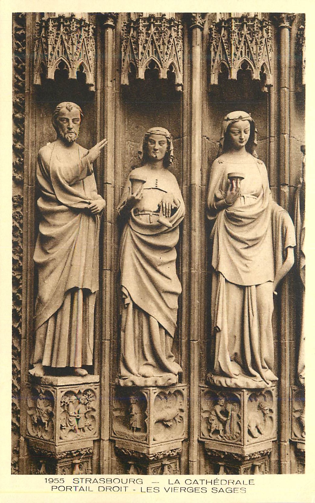 Strasbourg - La Cathédrale, Portail droit - Les Vierges Sages — 1955