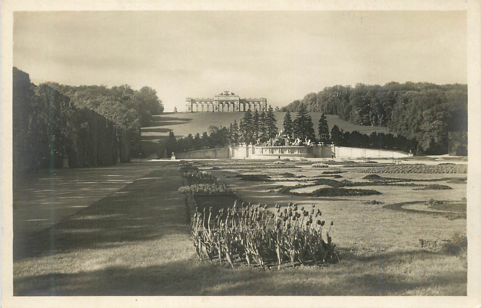 CPM Wien XIII Schonbrunn Neptungrotte und Gloriette