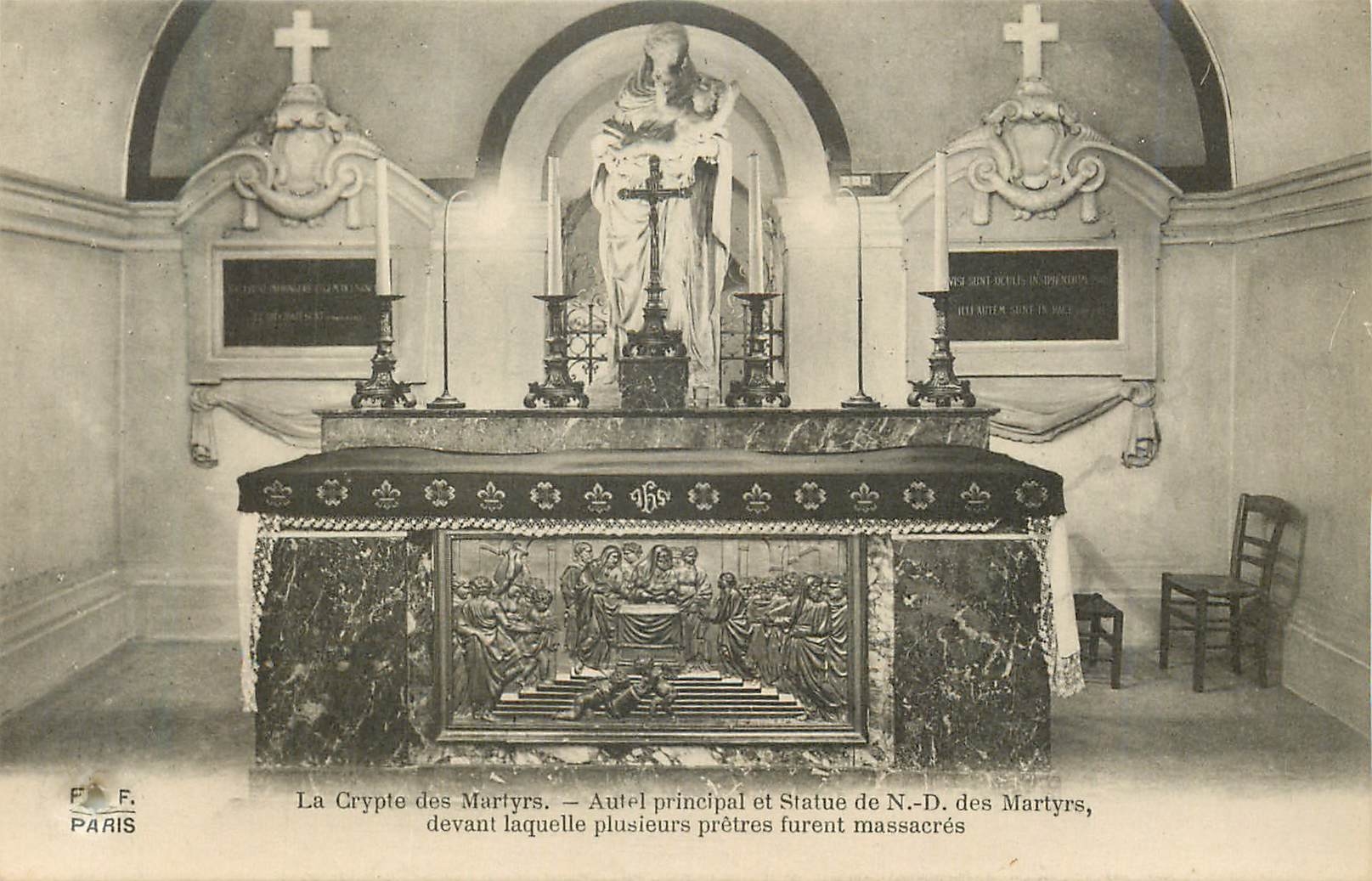 CPA Paris La Crypte des Martyrs Autel Principal et Statue de N D des Martyrs devant Laquelle Plusieurs Pretres Furent Ma