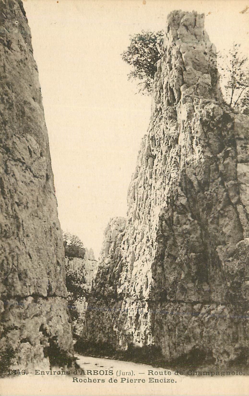 CPA Environs de l'Arbois (Jura) Rochers de Pierre Encize