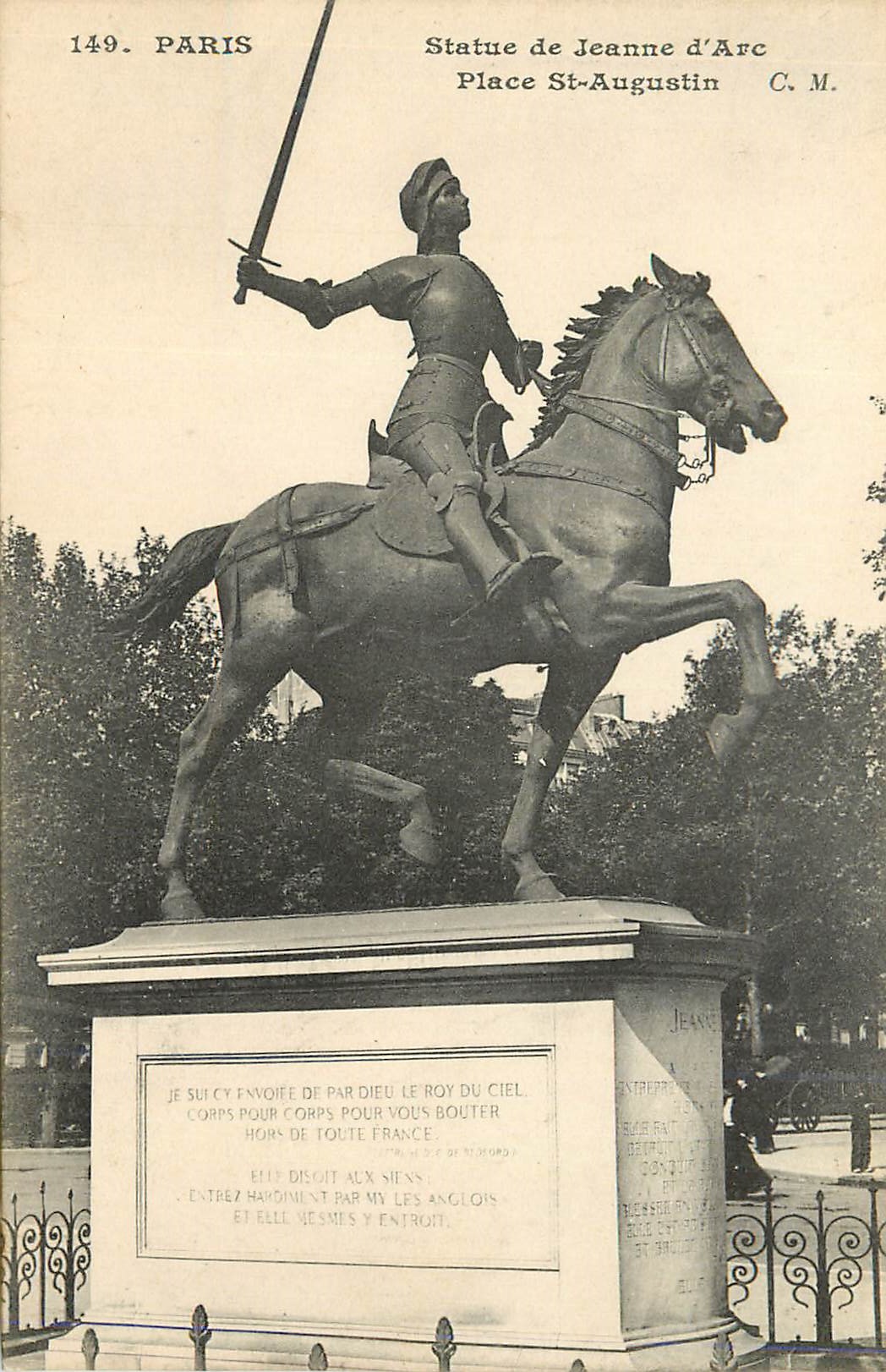 CPA Paris Statue de Jeanne d'Arc Place St Augustin (carte 1900)