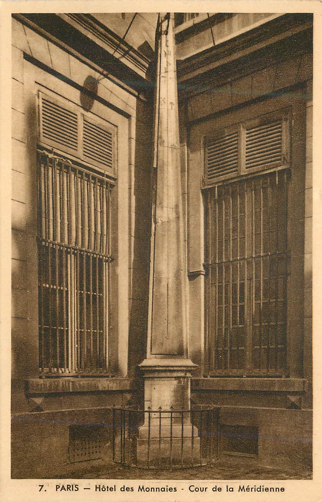 CPA Paris Hotel des Monnaies Cour de la Meridienne