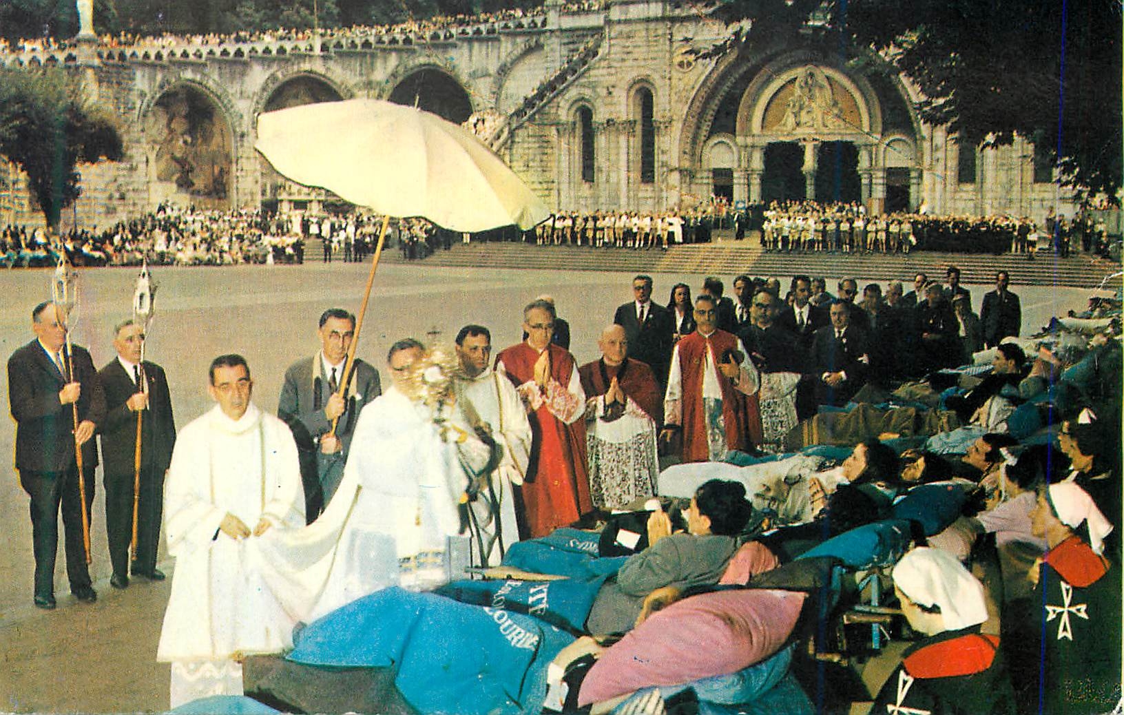 CPM Lourdes Benedictions des Malades