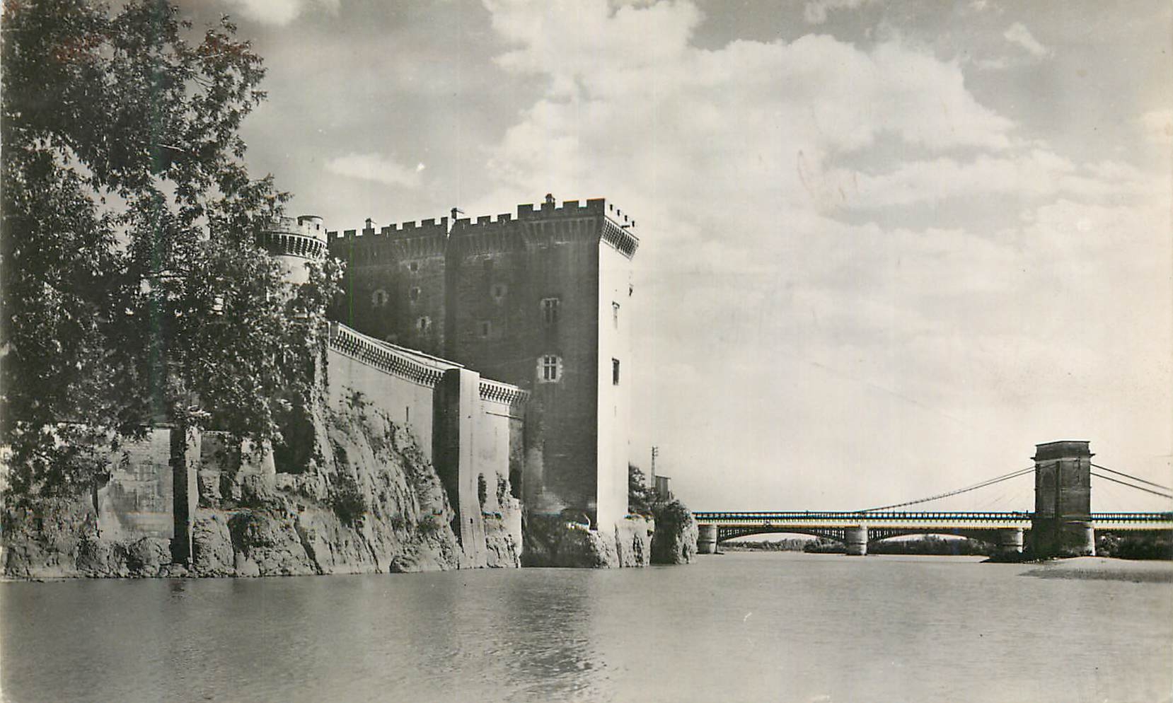 CPM Tarascon (B du R) le Chateau du Roi Rene