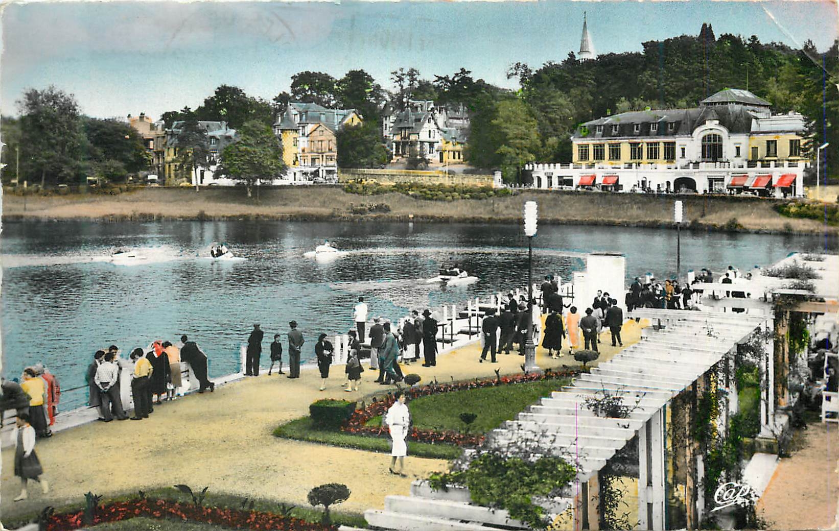 CPM Bagnoles de l'Orne le Lac vers le Casino des Thermes