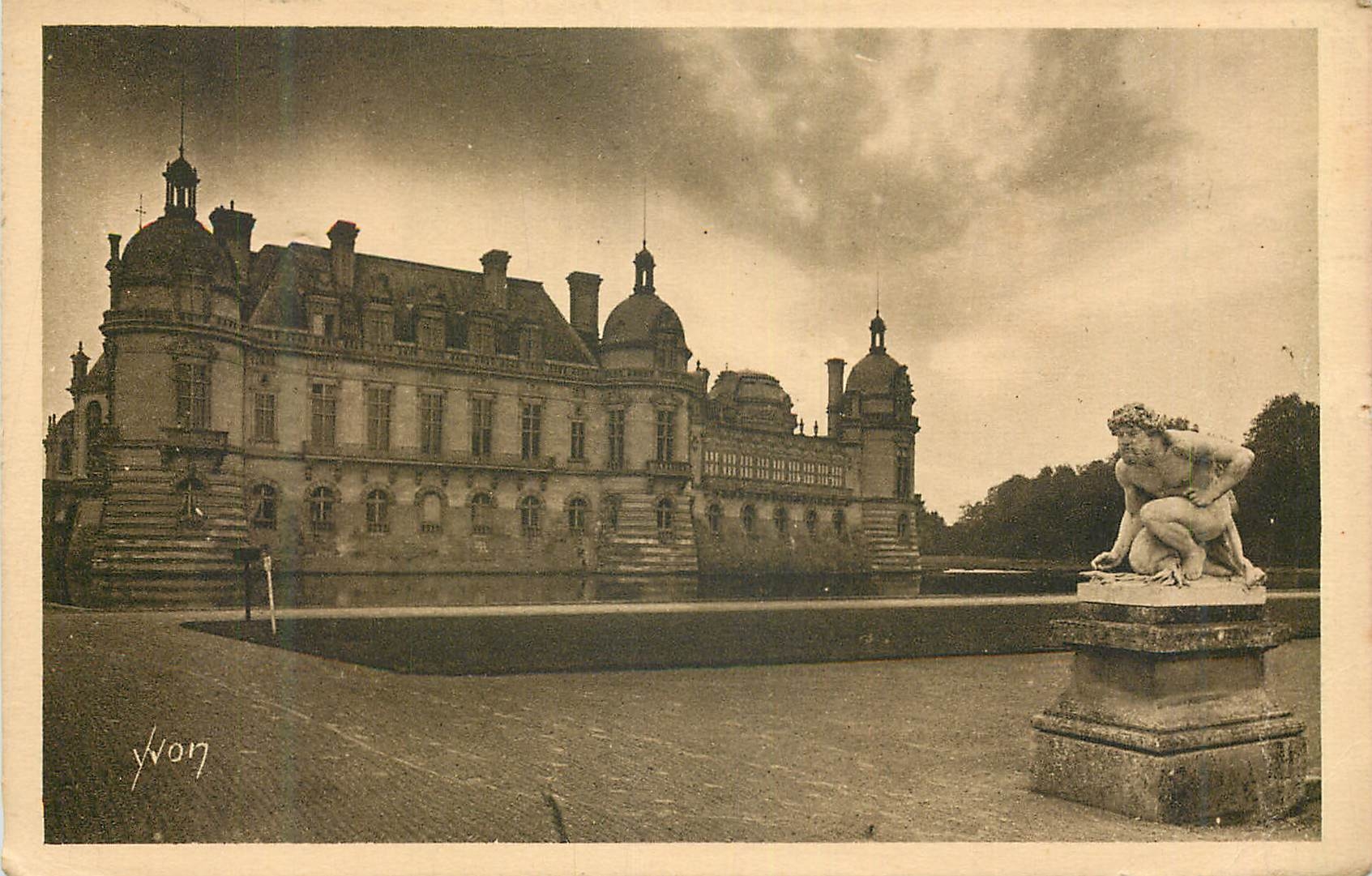 Château de Chantilly — General View of the Castle — Édition d'Art YVON, Paris