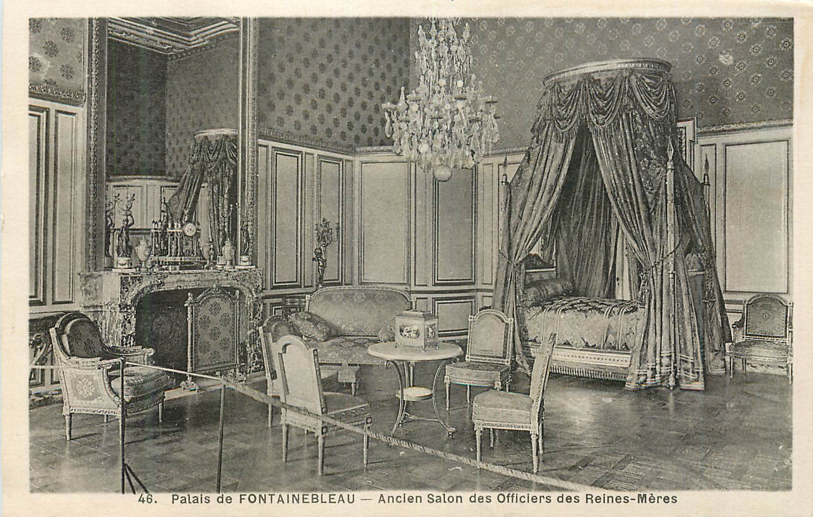 Schloss FONTAINEBLEAU — Ehemaliger Salon der Offiziere der Königinmütter