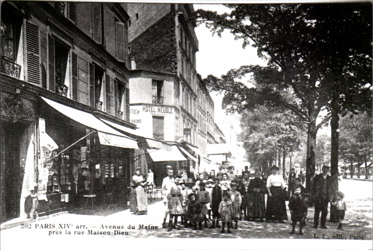 Paris 14 - REPRODUCTION - Avenue du Maine pres la rue Maison Dieu CPA