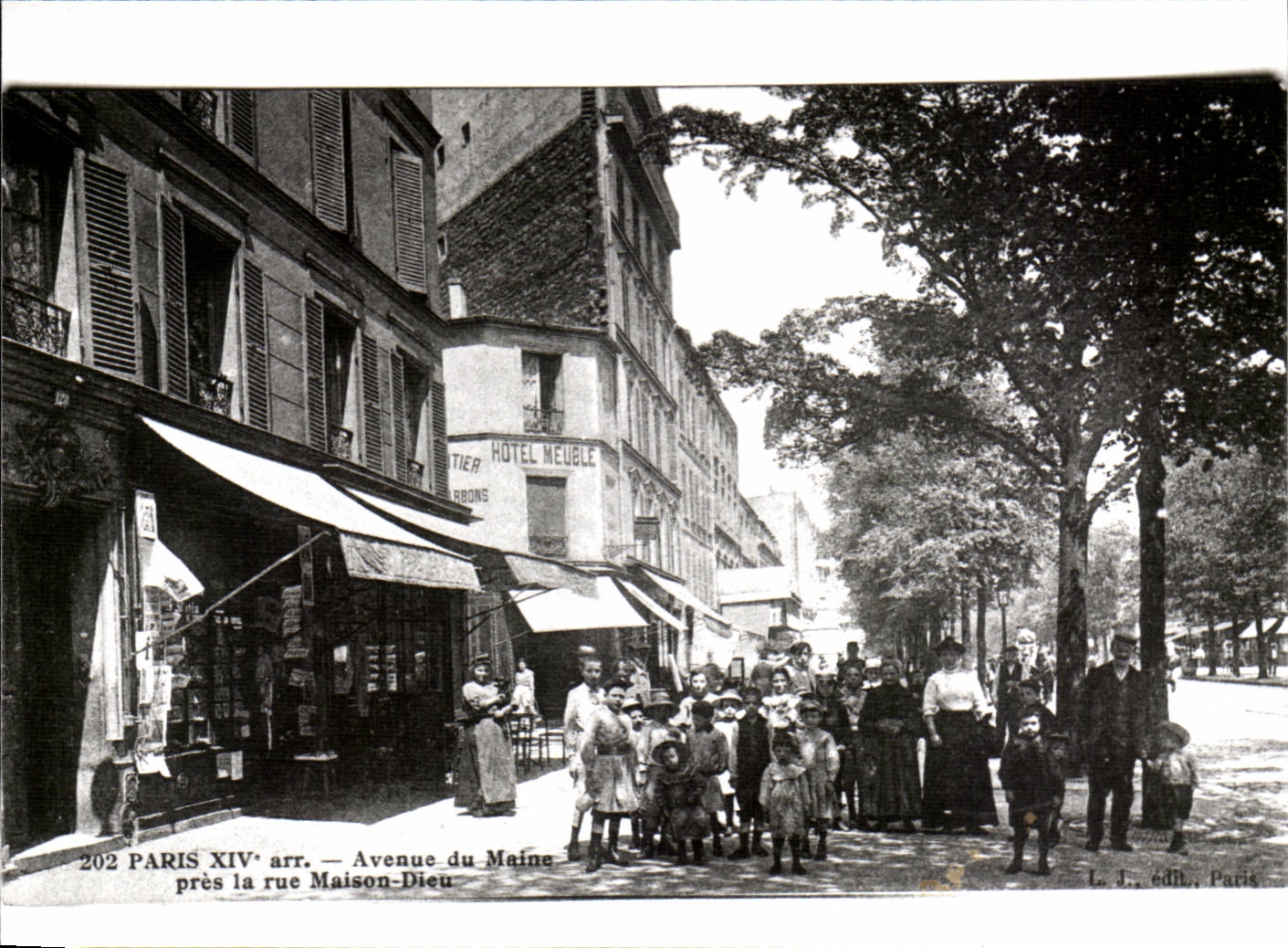 Paris 14 - REPRODUCTION - Avenue du Maine pres la rue Maison Dieu CPA
