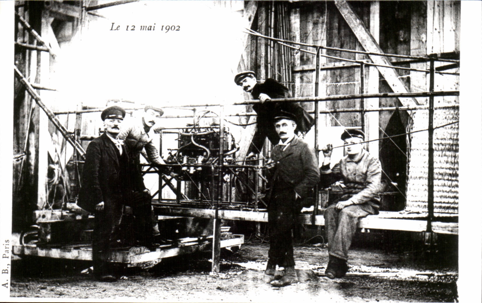 Paris le 12 Mai 1902 Severo et Sache avant le depart Dirigeables - Zeppelin - blimp - Avenue de la Maine REPRODUCTION 