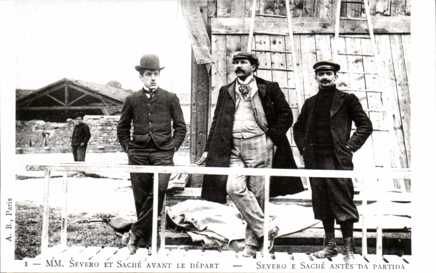 REPRODUCTION Paris le 12 Mai 1902 Severo et Sache avant le depart Dirigeables - Zeppelin - blimp - Avenue de la Maine CPA 