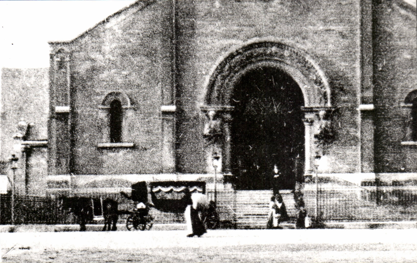 Paris 14 REPRODUCTION - L'Eglise (corbillard) - CPA