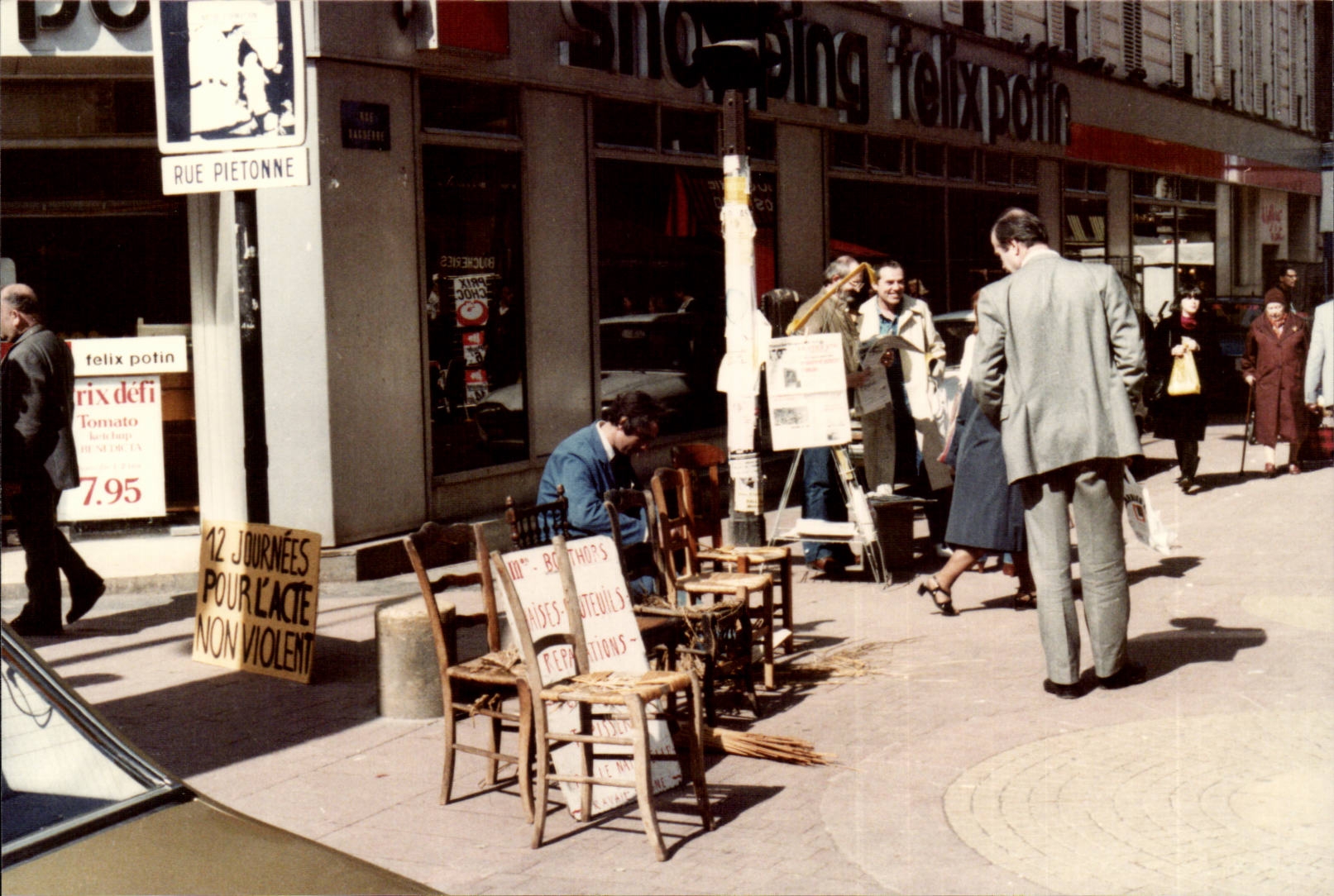 Paris 14 PHOTO- Shopping Felix Potin - 12 Journees pour l'acte non violent - CPA 