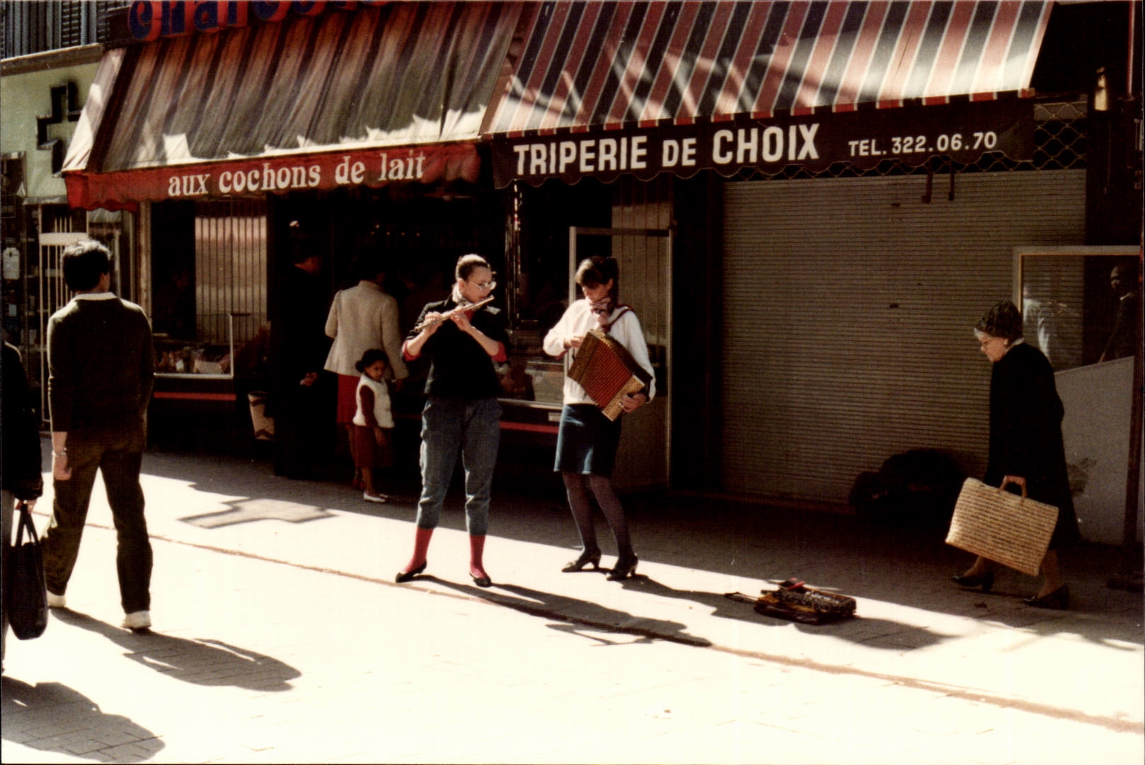 Paris 14 PHOTO - aux cochons de lait - Triperie de choix - musiciennes - CPA 