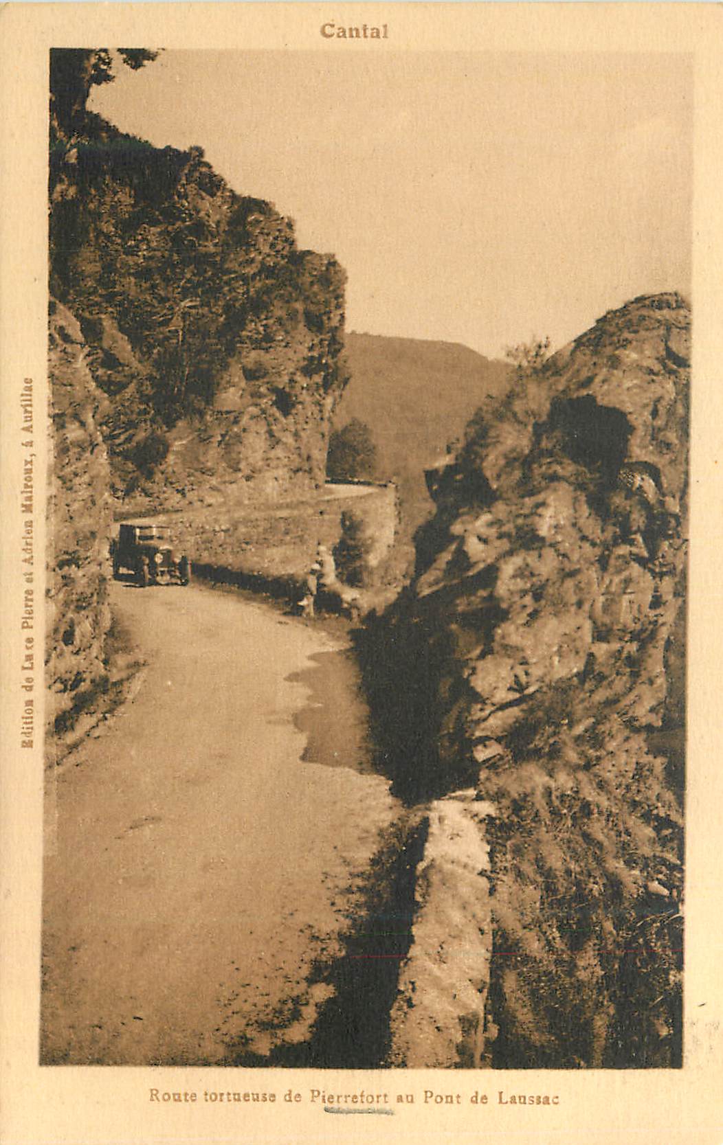 CPA Route tortueuse de pierrefort au pont de lausiac Automobile