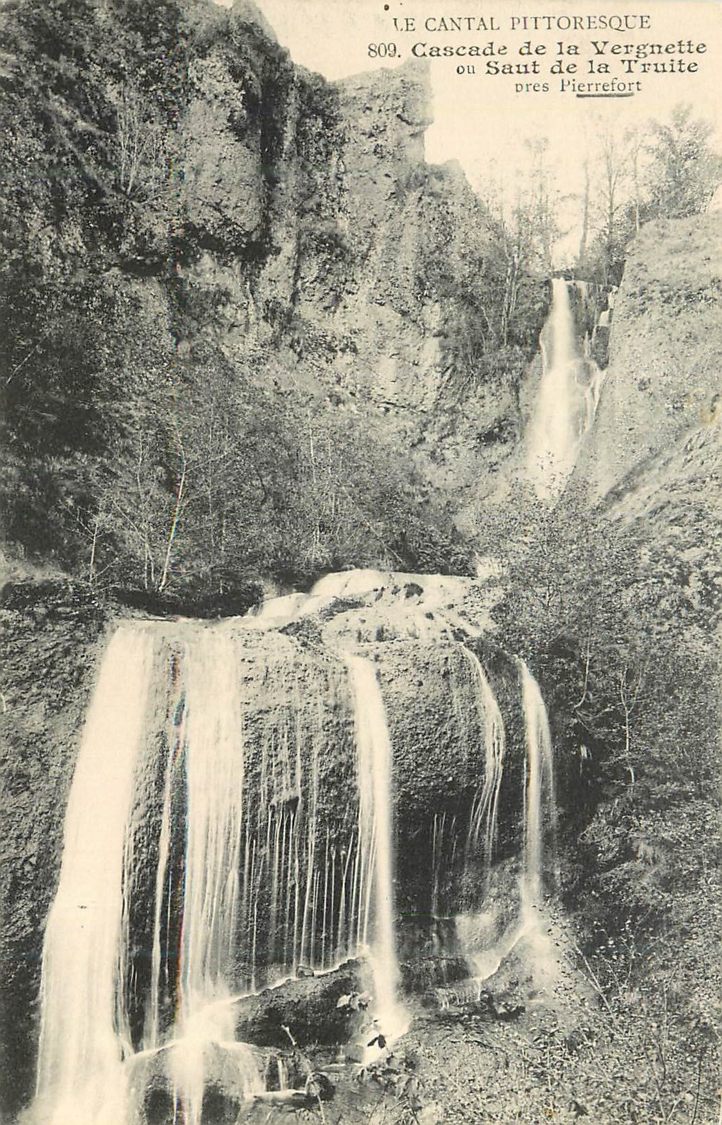 CPA Le cantal pittoresque 809 cascade de la vergnette ou saut de la truite pres pierrefort