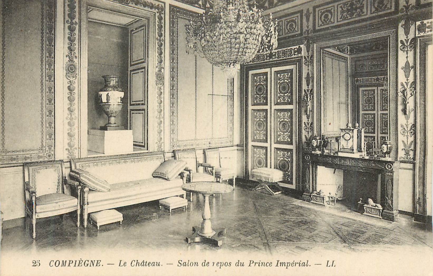 CPA 25 compiegne le chateau salon de repos du prince imperial ll