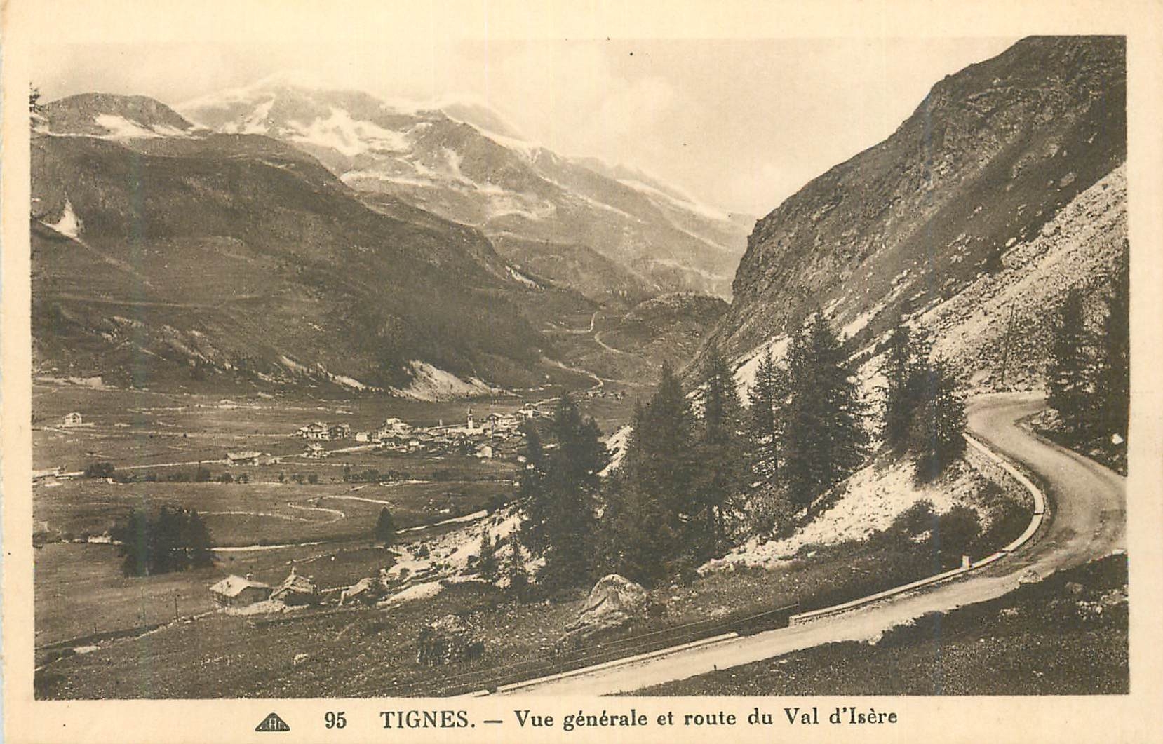 CPA 95 tignes vue generale et route du val d isere