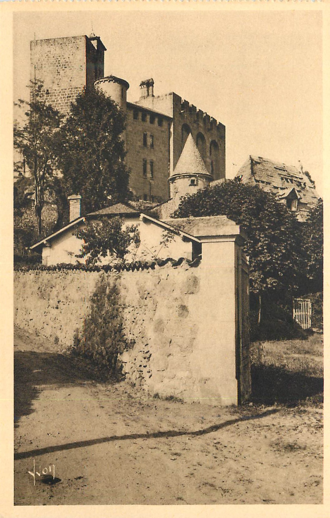 CPA La douce france 722 aurillac(cantal) chateau st etienne