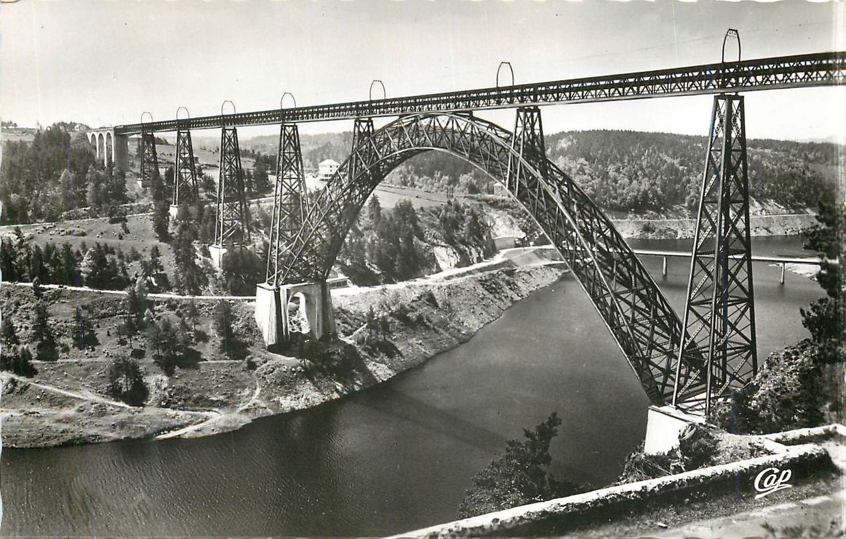 CPA Garabit cantal le viaduc et le moulin