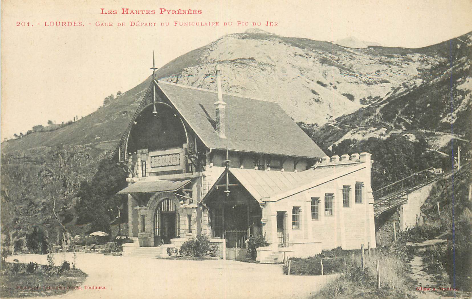 CPA Les hautes pyrenees 201 lourdes gare de depart du funiculaire du Pic de Jer