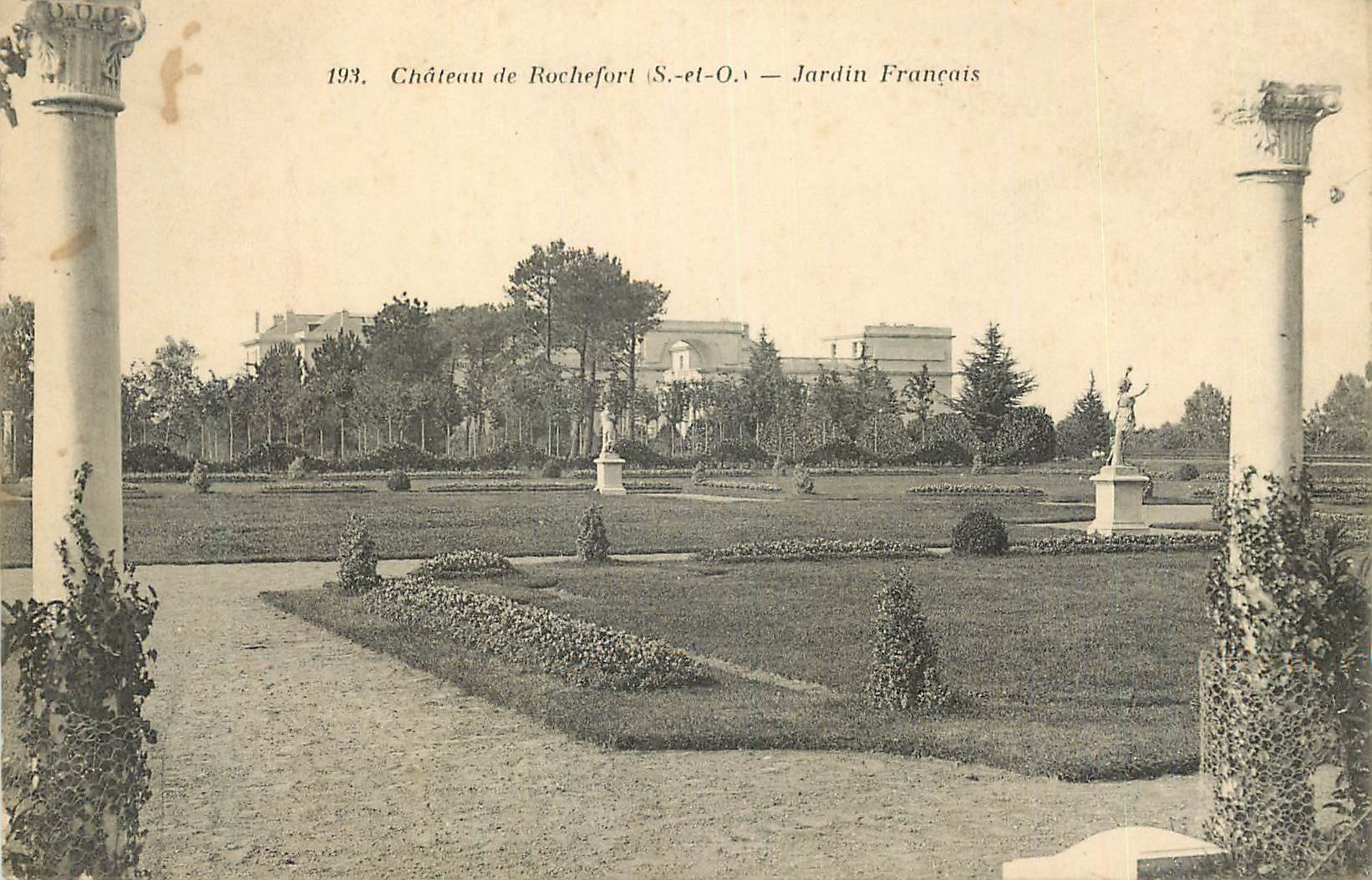 CPA 193 chateau de rochefort s et o jardin francais
