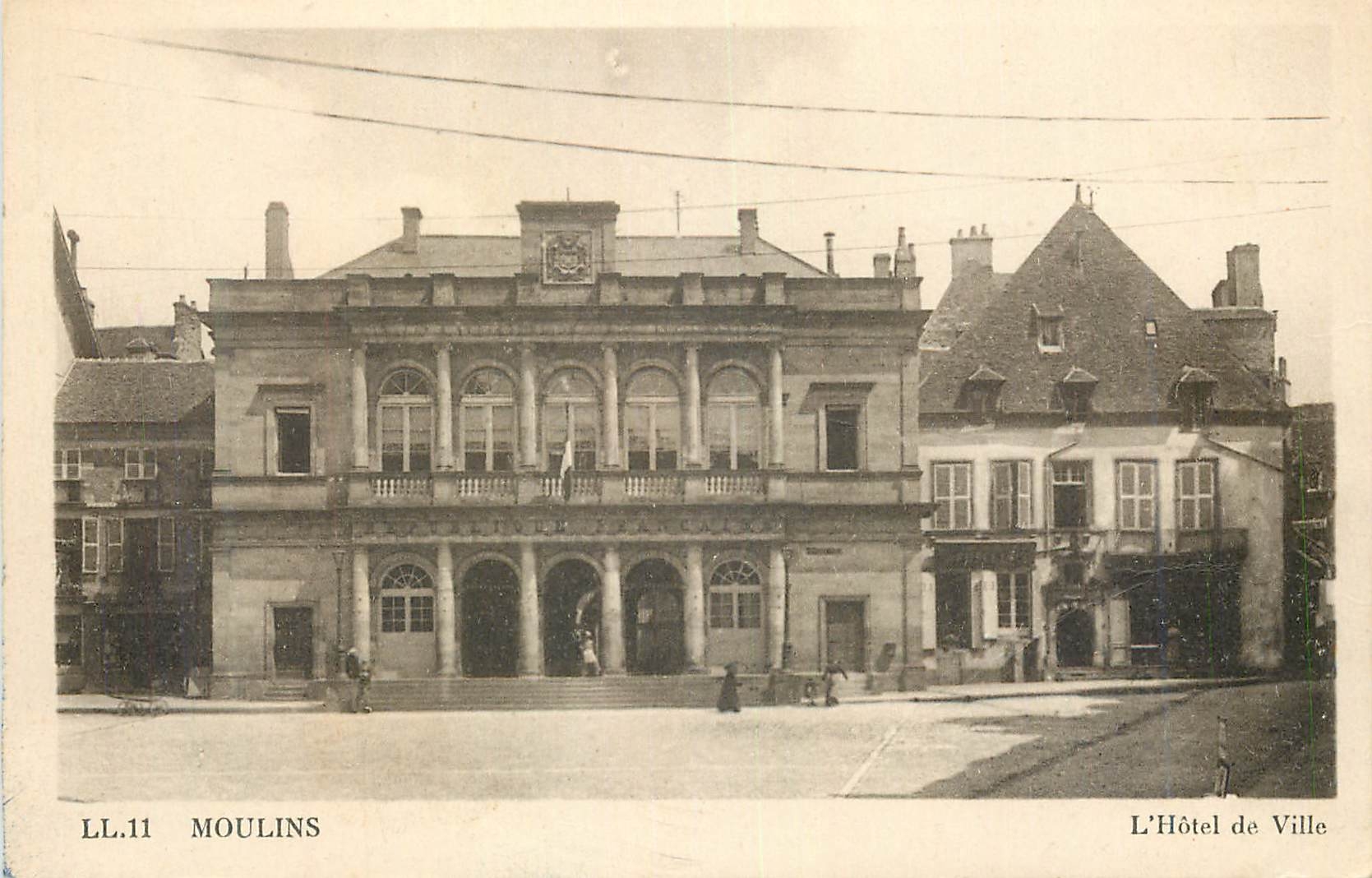 CPA Ll 11 moulins l hotel de ville