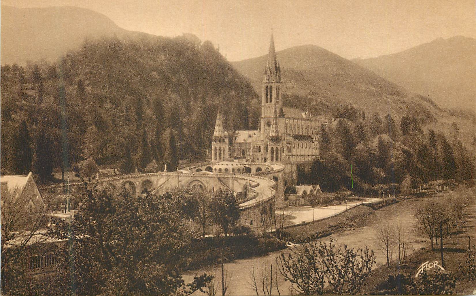 CPA 1972 lourdes la basilique et le gave