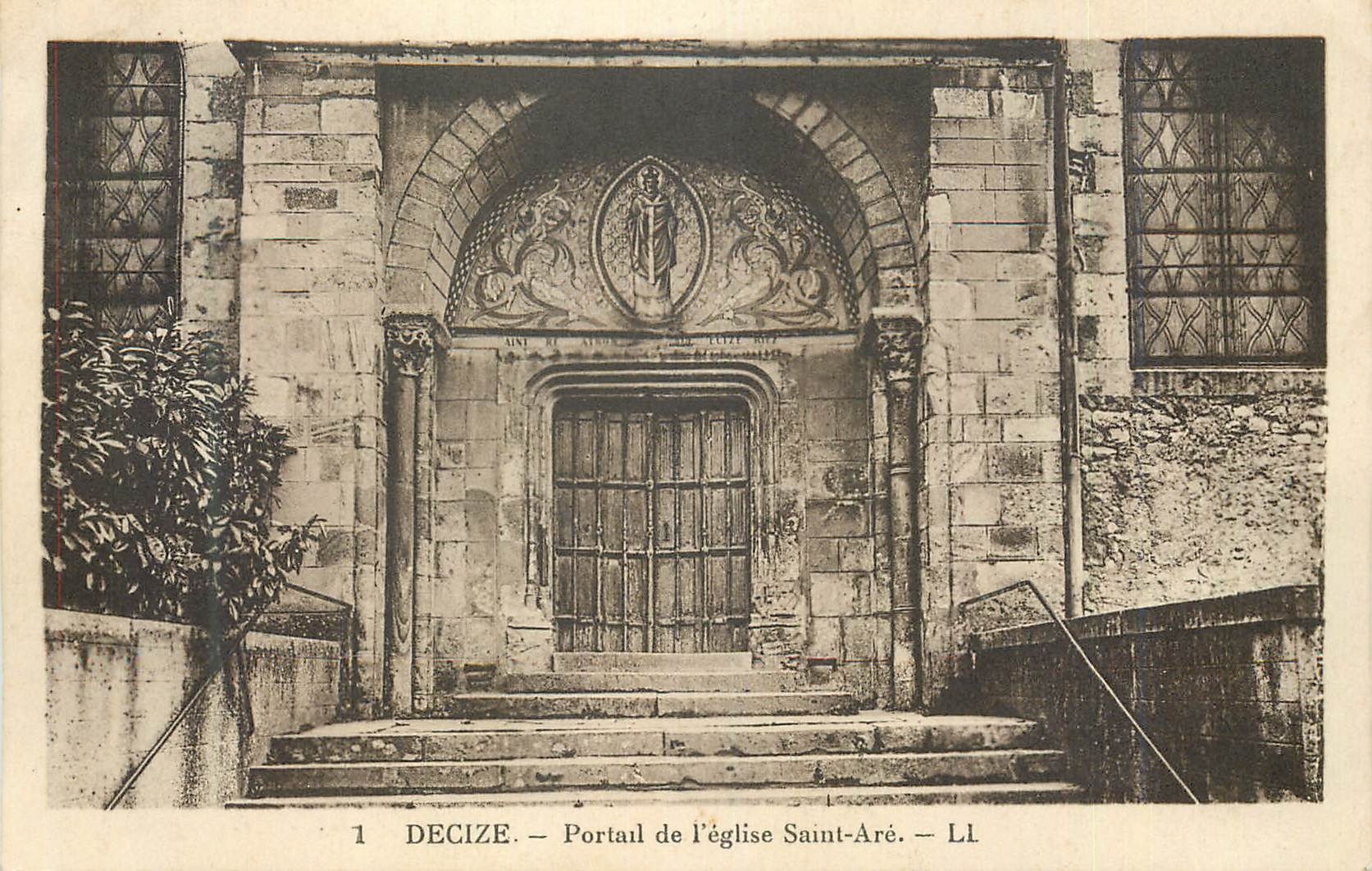 CPA Decize portail de l eglise saint are ll