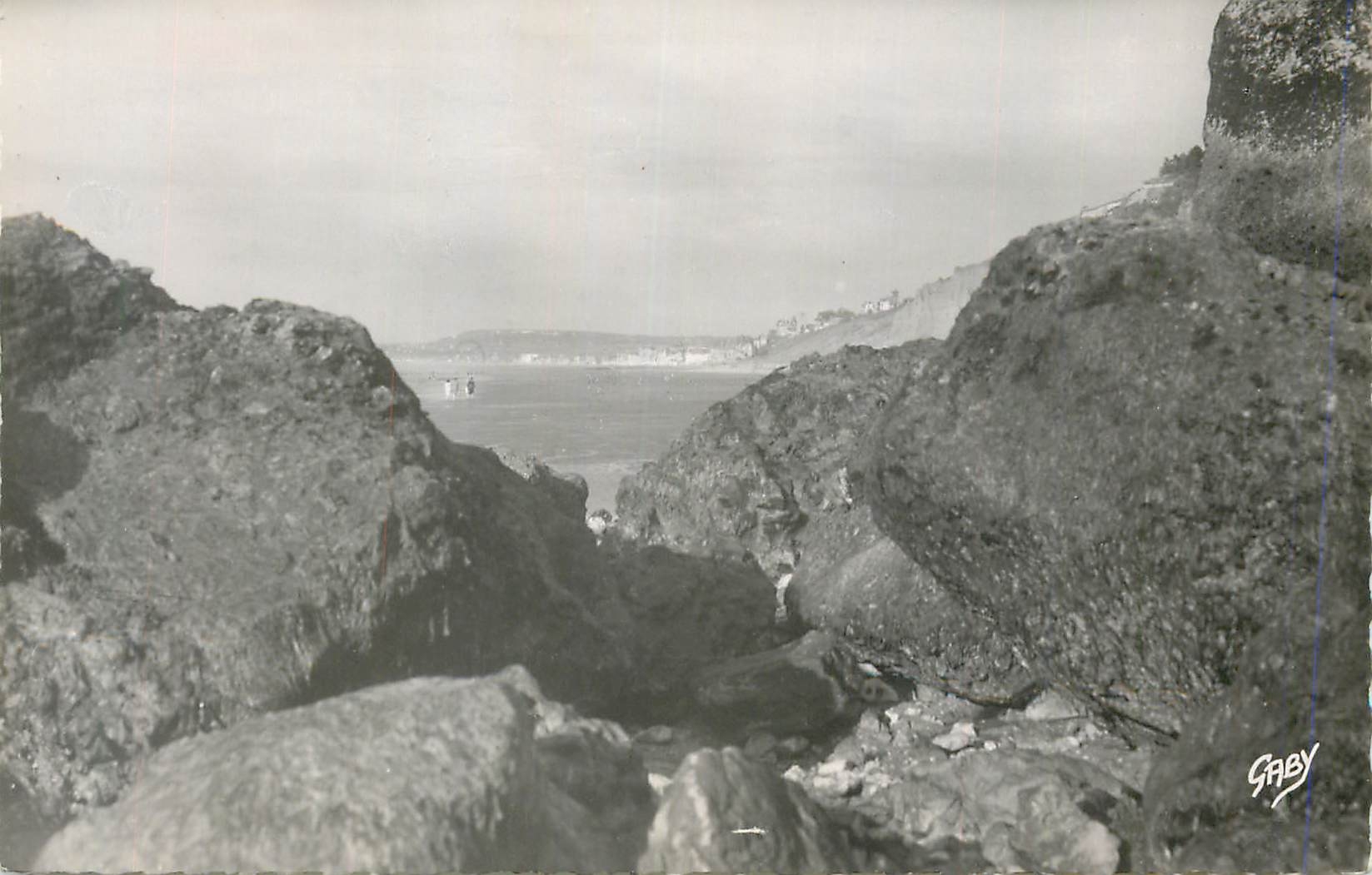 CPM 62 villiers sur mer (calvados) laville a travers les rochers