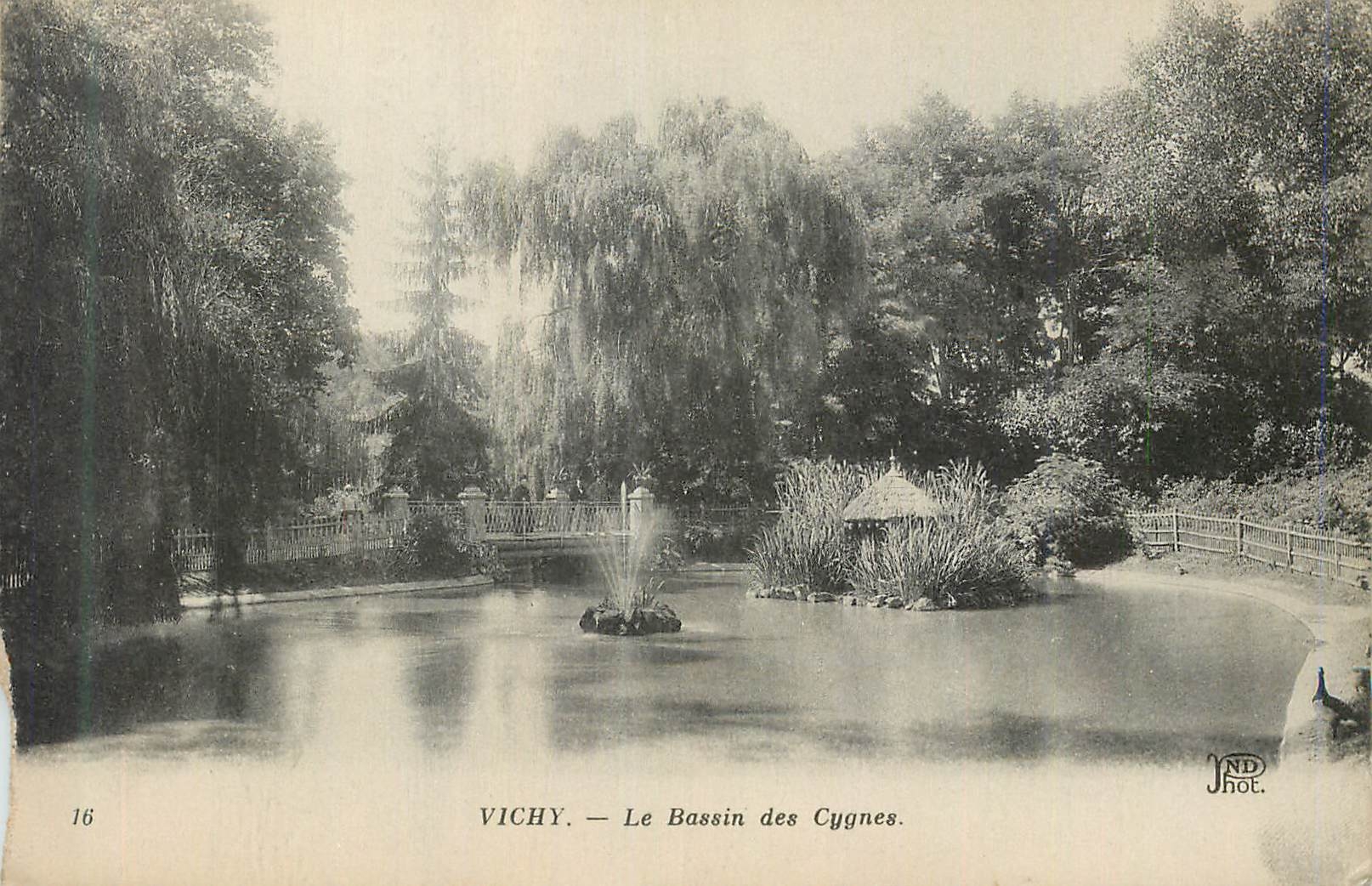 CPA Vichy le bassin des cygnes