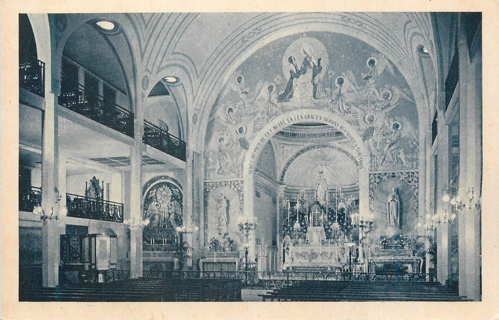 CPA Chapelle des filles de la Charite La chapelle des Apparitions Vue de trois quarts