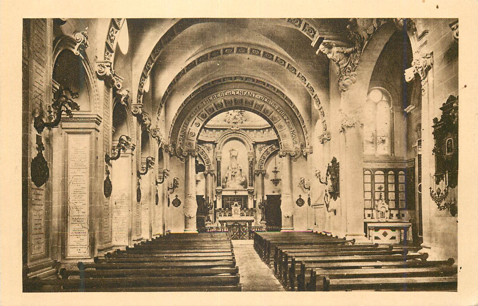 CPA 4 le chapelle des carmelites de lisieux
