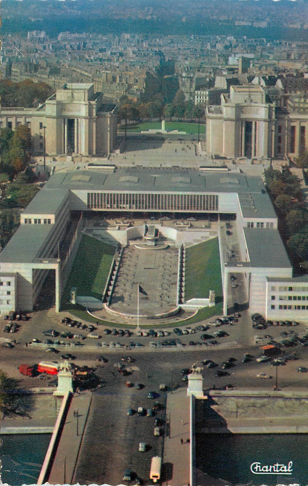 CPM Paris Perspective vers le palais de Chaillot