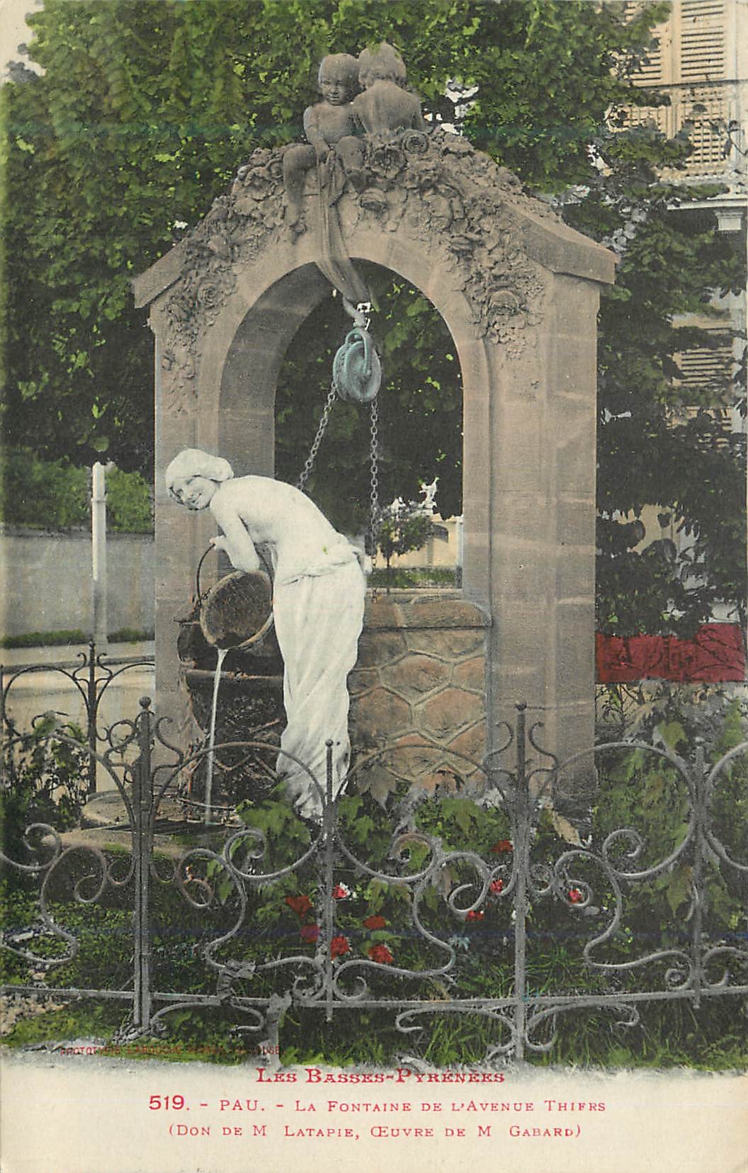 CPA Les basses pyrenees 519 pau la fontaine de l avennue thieks (don de m latapik oeuvre de m gabard)