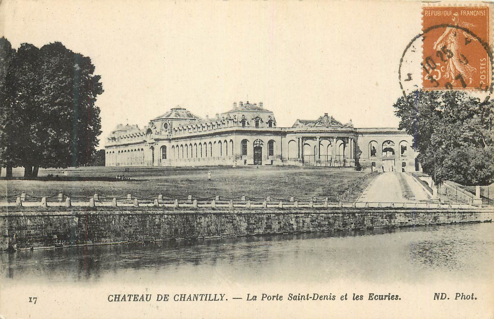CPA Chateau de chantilly la porte saint denis et les ecuries