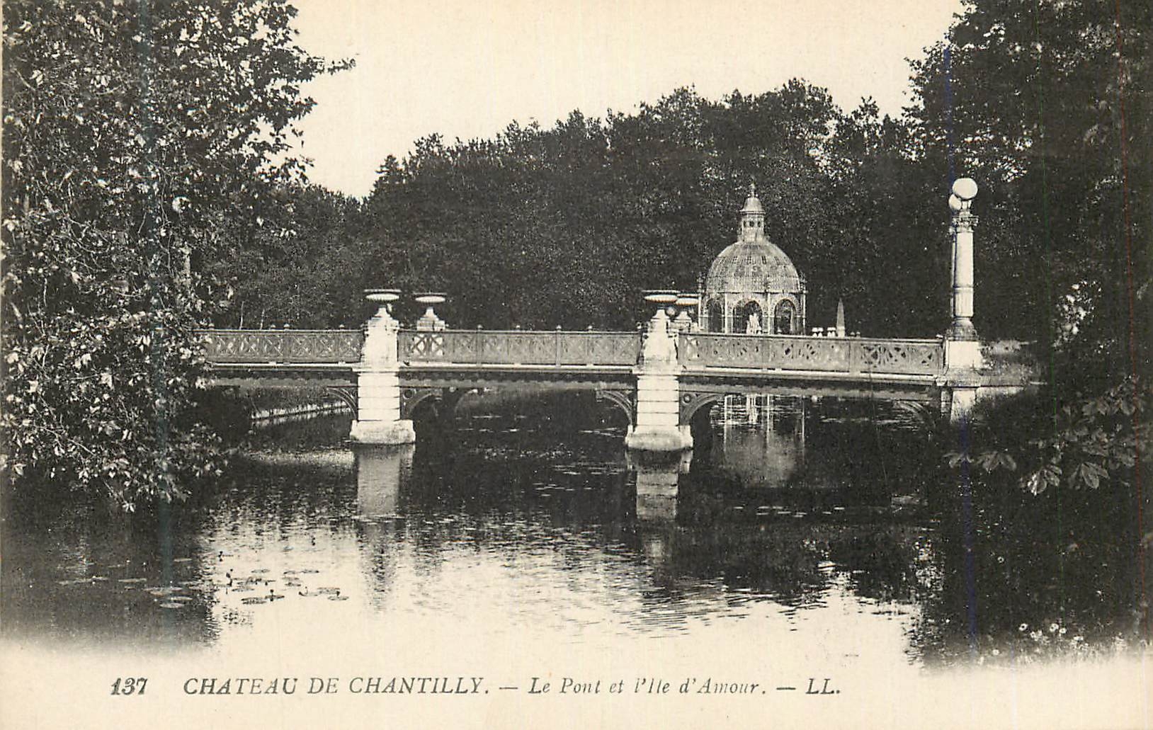 CPA Chateau de chantilly le pont et ile d amour