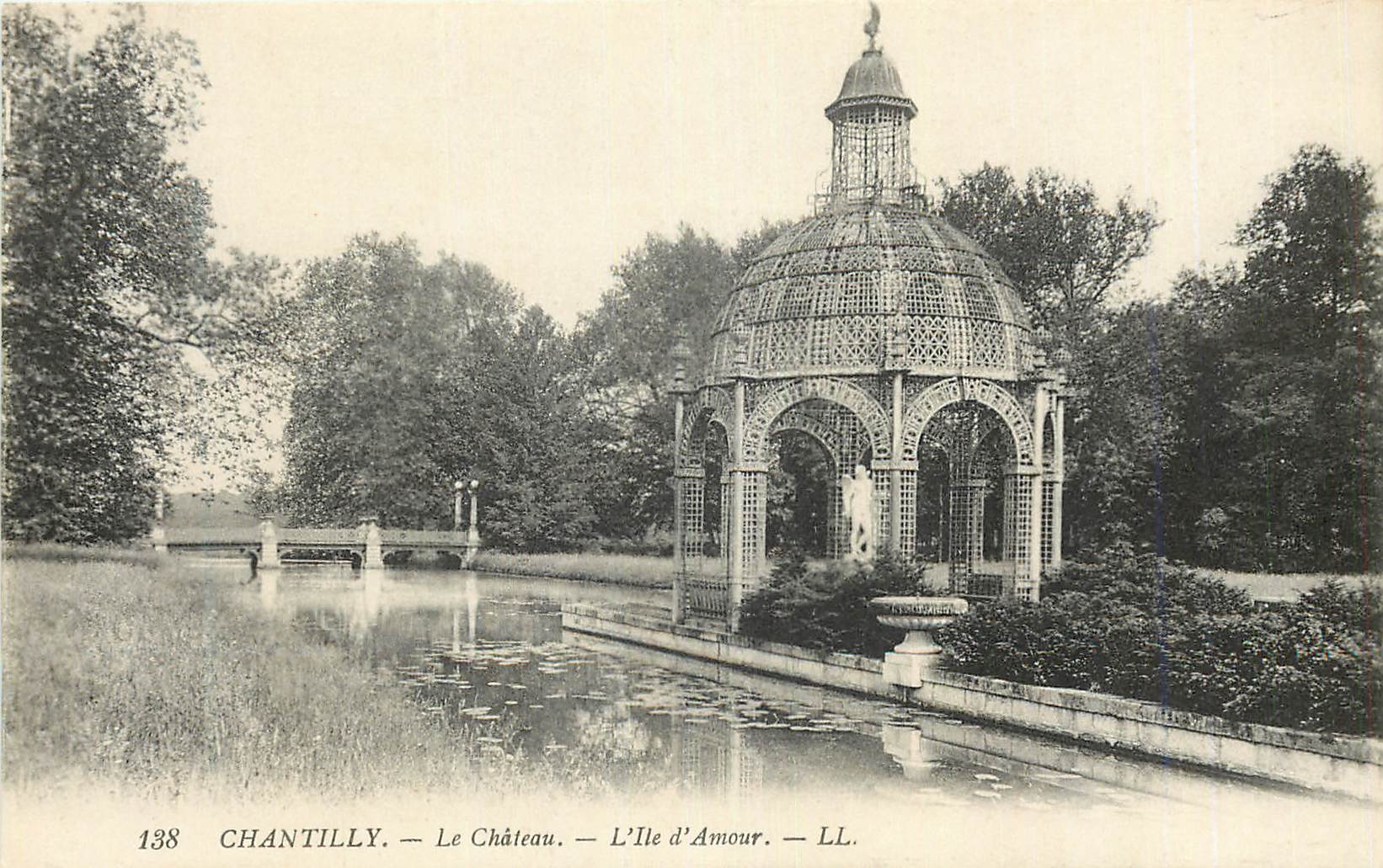 CPA 138 chantilly le chateau l ile d amour