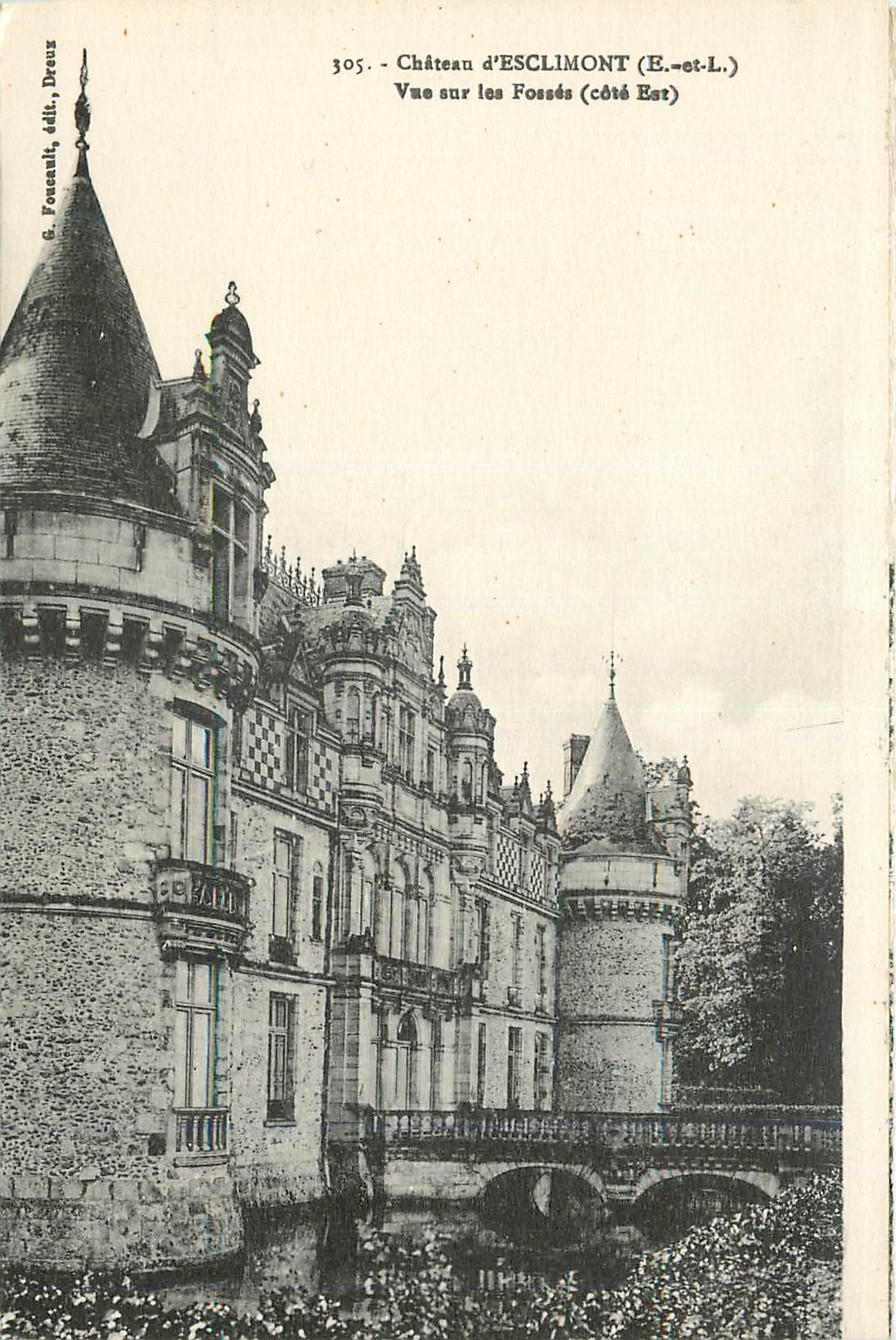 CPA 305 chateau d esclimont (e et l) vue sur les fosses (cote est)