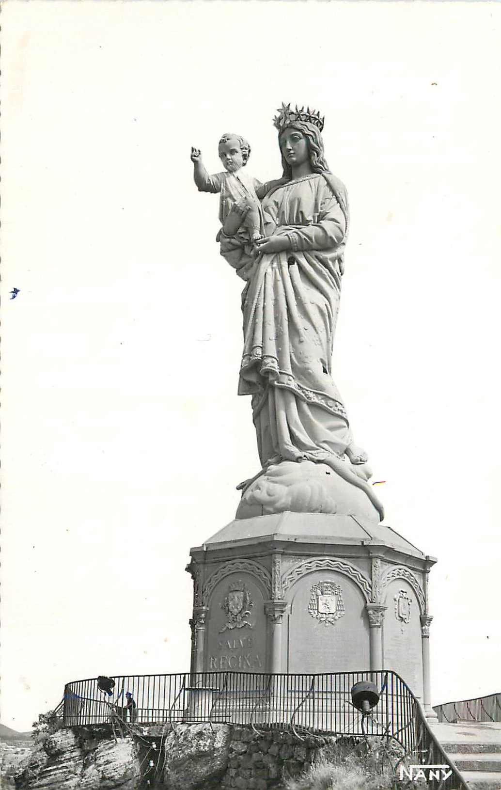 CPM Le puy (haute loire) alt 630 m 136 la statue de notre dame de france hauteur 22m 70 perimetre 17m poids 835 000 kos